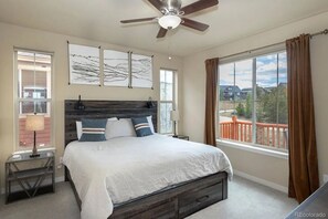 4 Schlafzimmer, Bügeleisen/Bügelbrett, Reisekinderbett, WLAN