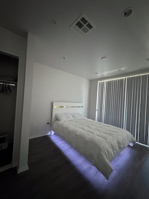 1 habitación, wifi y ropa de cama