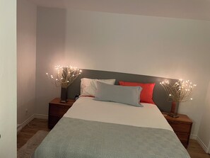 Iron/ironing board, internet, bed sheets