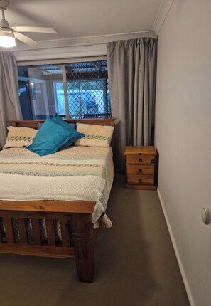 3 chambres, fer et planche à repasser, Wi-Fi gratuit, draps fournis