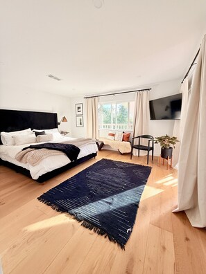 4 bedrooms, desk, free WiFi, bed sheets