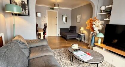 3 bed house with garden , sleeps 5, 8 mins away from Harold wood station