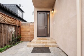 Exterior detail - Redwood Oasis (Redwood City)