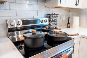 Private kitchen - Redwood Oasis (Redwood City)