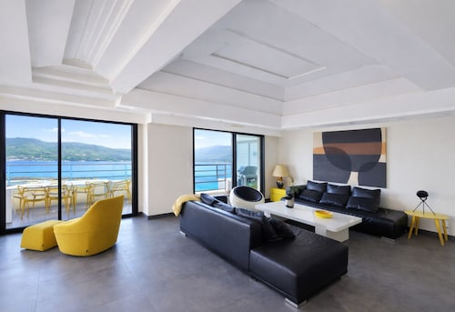 Luxurious waterfront T4 duplex - Sea view & Jacuzzi - 801