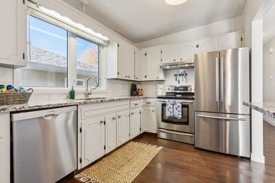 Large Central Calgary Home for Groups & Families — Walk to C‑Train