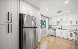 Fridge, microwave, oven, stovetop - 4BR Las Vegas Home Near Strip (North Las Vegas)