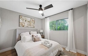 4 bedrooms, desk, iron/ironing board, free WiFi - 4BR Las Vegas Home Near Strip (North Las Vegas)