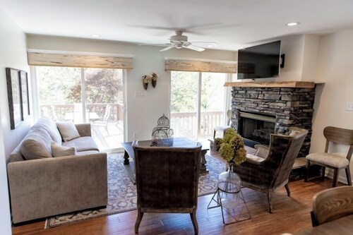 270 Feet on the Chattahoochie River 15 Minutes from Helen