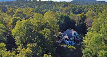 270 Feet on the Chattahoochie River 15 Minutes from Helen