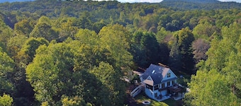 270 Feet on the Chattahoochie River 15 Minutes from Helen