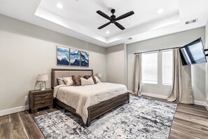 3 bedrooms, iron/ironing board, free WiFi, bed sheets - Upscale Gated 3BR wGarage Near CityCentre & Memorial (Houston)