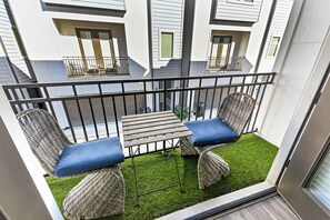 Property grounds - Upscale Gated 3BR wGarage Near CityCentre & Memorial (Houston)