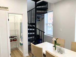 Dining - Comfy Cozy 2BD/1.5BA apt in Federal Hill (Baltimore)