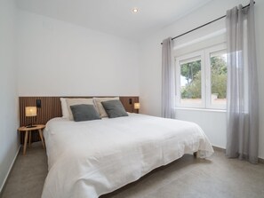 3 bedrooms, iron/ironing board, Internet - 3 bedroom apartment, plot with pool (Empuriabrava)