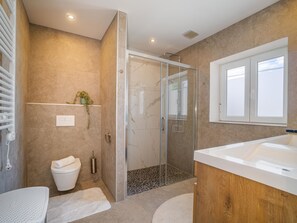 Shower, hair dryer - 3 bedroom apartment, plot with pool (Empuriabrava)