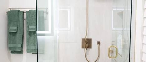Shower, hair dryer, towels