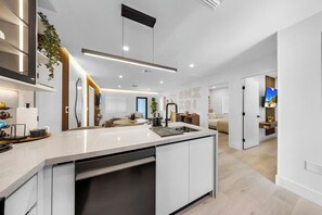 Interior - New Design Dist Escape:Pool| HotTub|Basketball Ct (Miami)