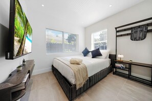 Iron/ironing board, WiFi, bed sheets - Design Dist Cozy New Home | BBQ and Private HotTub (Miami)