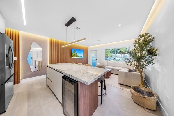 Interior - Design Dist Cozy New Home | BBQ and Private HotTub (Miami)