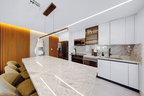Private kitchen - Design District Escape | BBQ and Private HotTub (Miami)