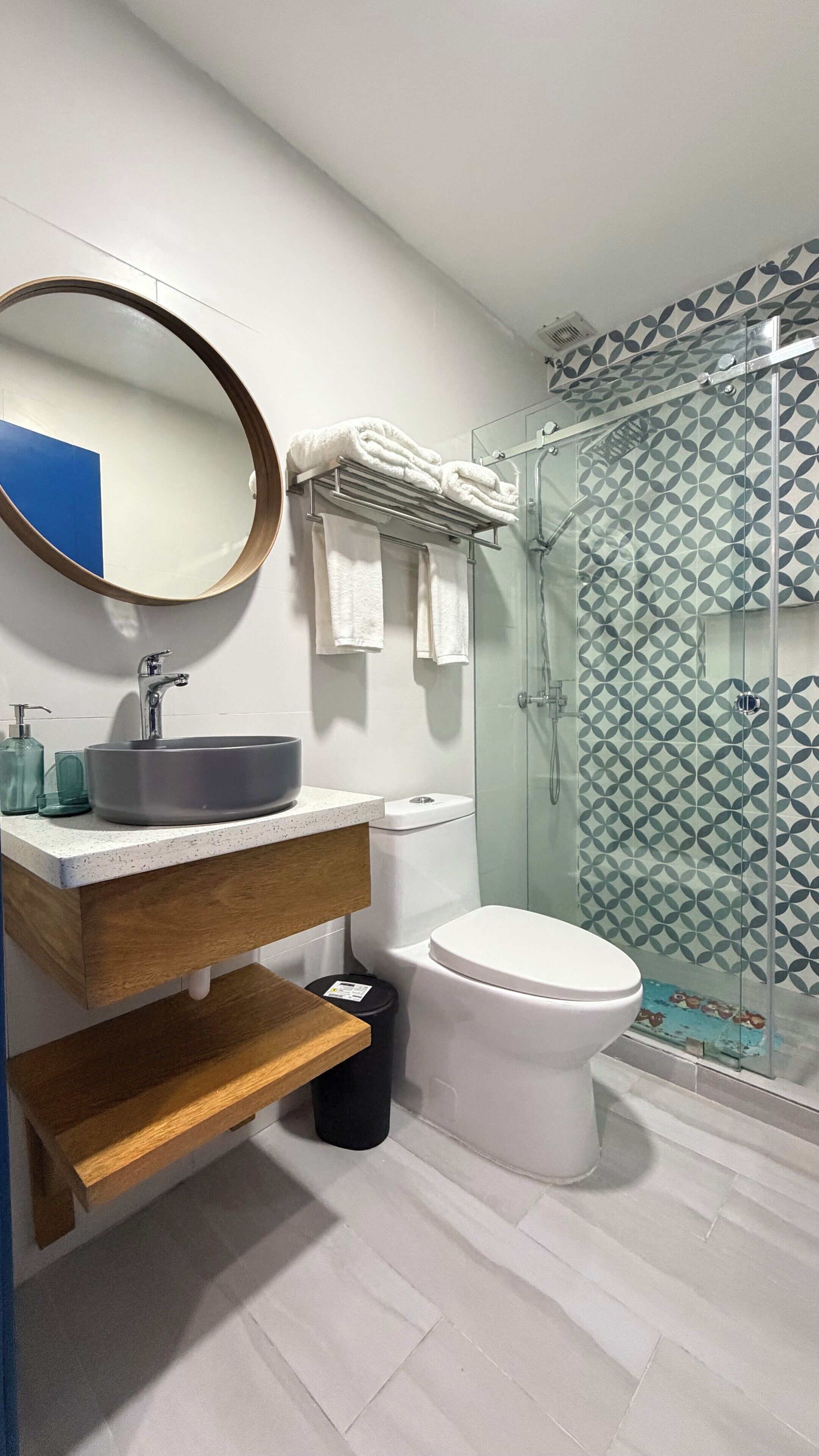 Toallas, jabón y papel higiénico