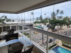 Interior - Beachfront Apartment in Pitangueiras Beach, Guarujá - Maison La Plage Building (Guarujá)