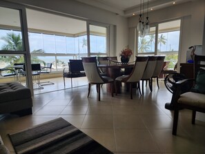 Interior - Beachfront Apartment in Pitangueiras Beach, Guarujá - Maison La Plage Building (Guarujá)