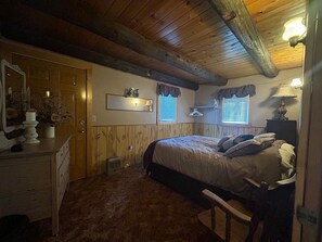 8 bedrooms, desk, iron/ironing board, free WiFi - Amazing Country Farm in charming Del Norte perfect for large groups and families (Del Norte)