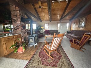 Smart TV, ping pong, books, stereo - Amazing Country Farm in charming Del Norte perfect for large groups and families (Del Norte)