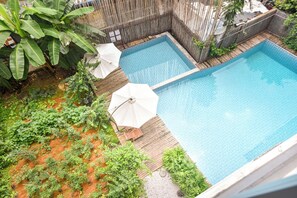 季节性开放的室外游泳池