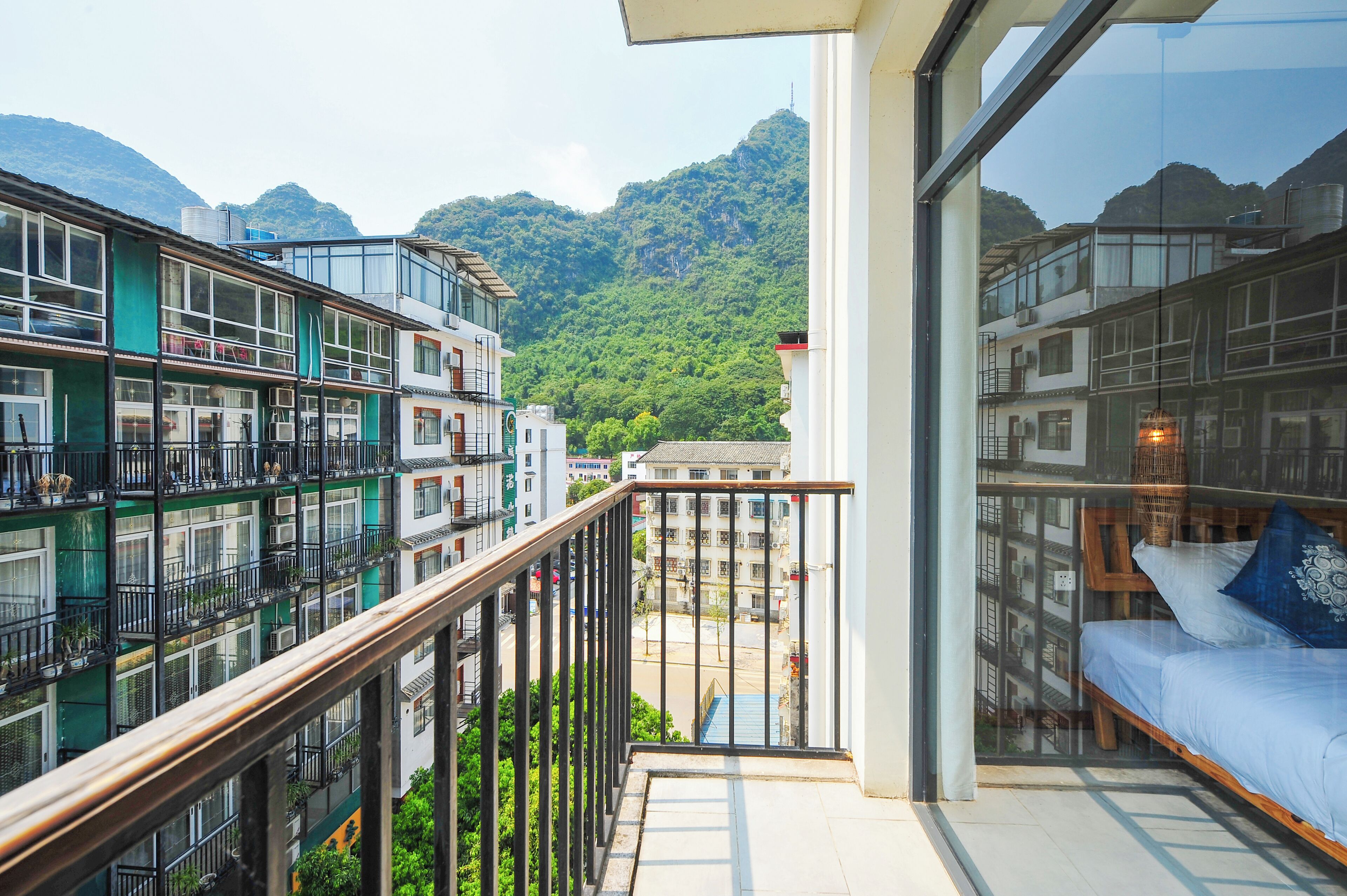 舒適雙人或雙床房, 露台, 山景 | 住宿地 面