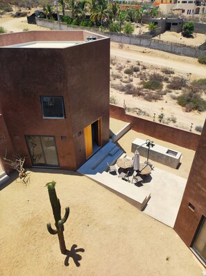 Outdoor dining - Ideal cottage to rest with the family very close to the sea, one pet is accepted. (El Sargento)