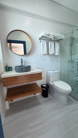 Serviettes fournies, savon, papier toilette