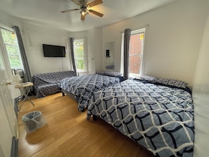 Iron/ironing board, WiFi, bed sheets - G8 Near Zoo , Fairmount Park , one quiet room, share 3 bathroom,kitchen (Philadelphia)