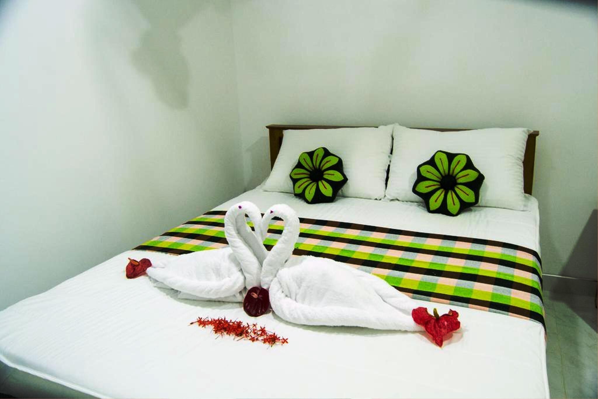 Chambre Double Économique, vue jardin | Coffres-forts dans les chambres, bureau