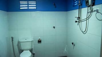 Chambre Double Ăconomique, vue jardin | Salle de bain