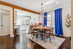 Dining - Less than 10 min to DT ATL/King Bed/Free Parking (Atlanta)