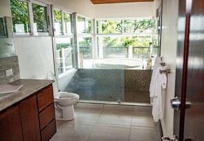Shower, towels, soap, shampoo - Brisas de Ballena with Panoramic Ocean View (Uvita)