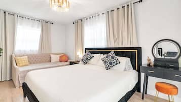 Travel cot, WiFi, bed sheets