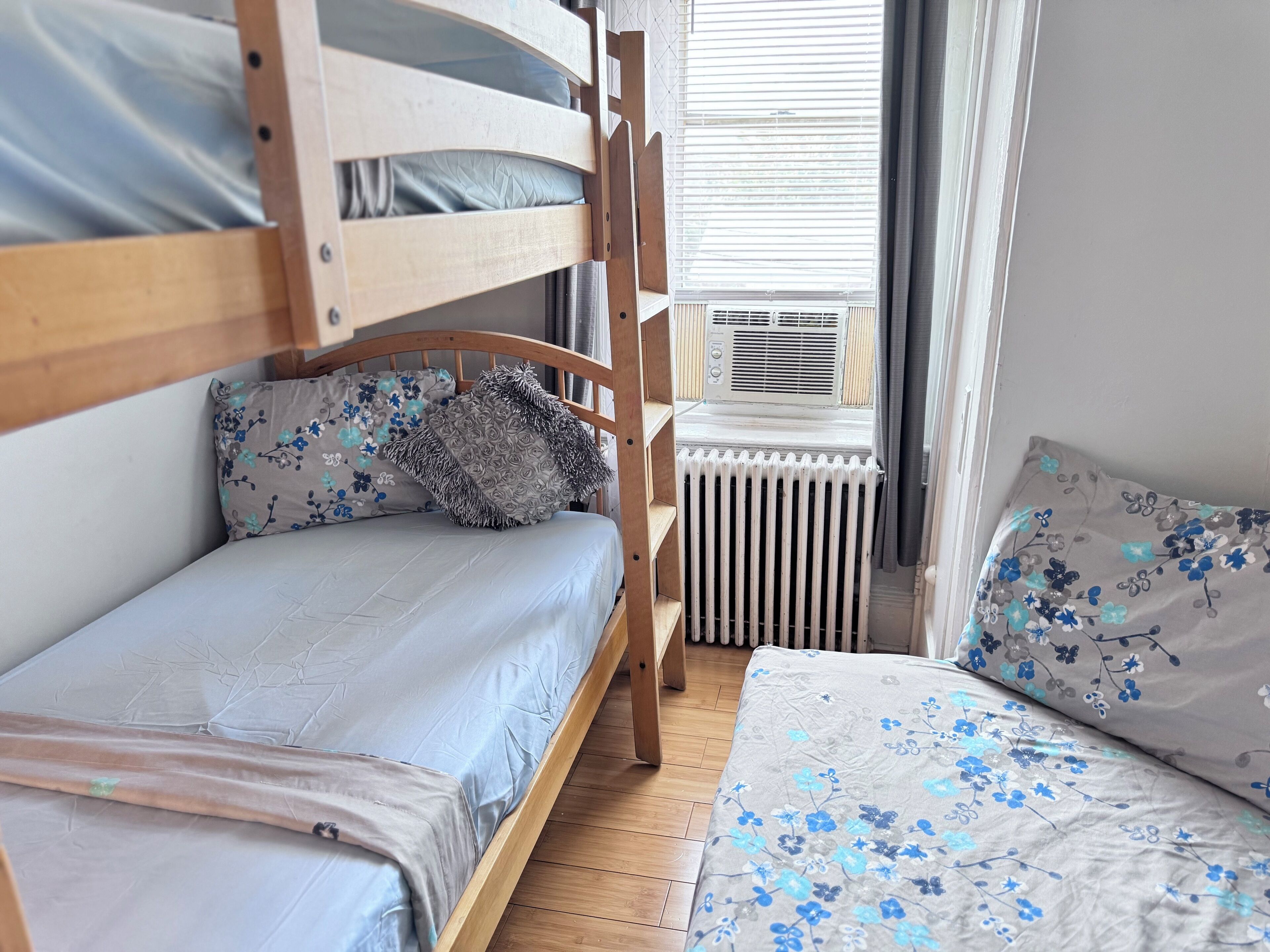 3 bedrooms, in-room safe, desk, iron/ironing board