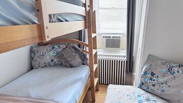 3 bedrooms, in-room safe, desk, iron/ironing board