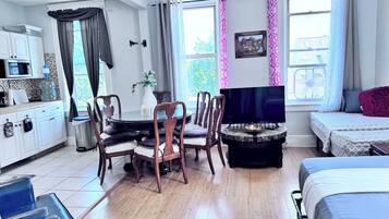 3 Schlafzimmer, Zimmersafe, Schreibtisch, Bügeleisen/Bügelbrett