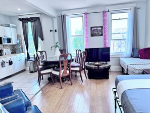 3 Schlafzimmer, Zimmersafe, Schreibtisch, Bügeleisen/Bügelbrett