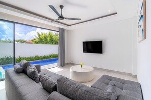 Living area - So Luxxe 3-bedroom villa in Canggu (Badung)