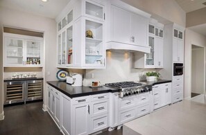 Micro-ondes, four, plaque de cuisson, lave-vaisselle