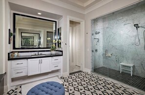 Shower, hair dryer, towels, soap - Luxury 5BR Villa, private pool & Spa, BBQ, equipped Casita in gated community (San Diego)