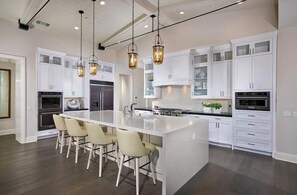 Mikroaaltouuni, uuni, liesi, astianpesukone