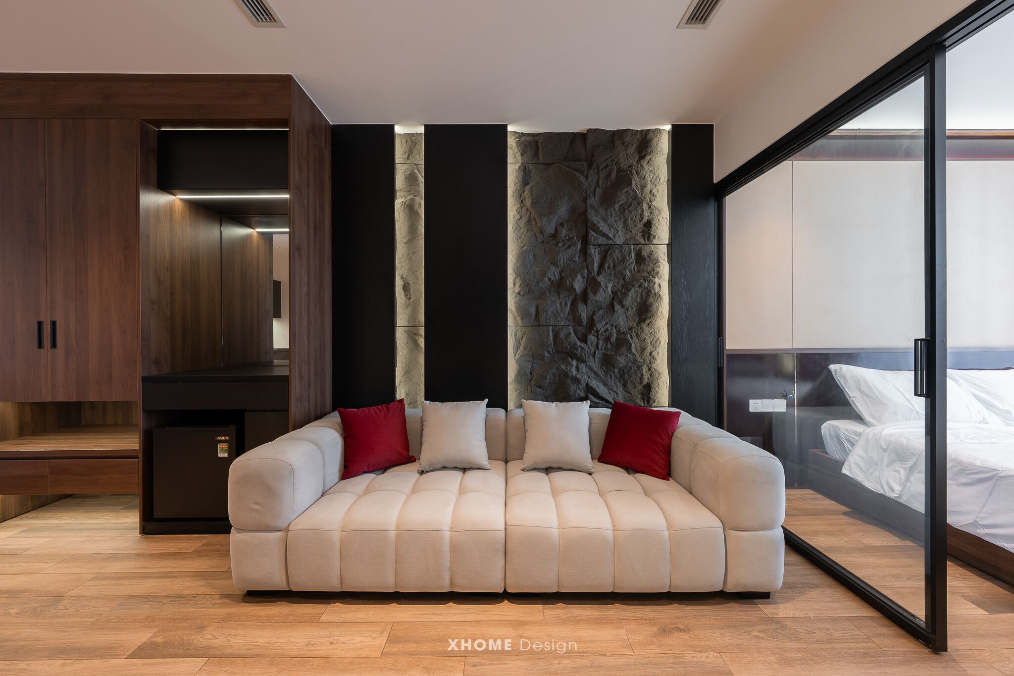 Luxury Studio Suite, City View | Desk, free WiFi