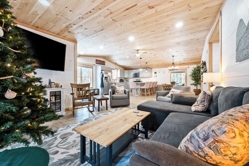 Hall Hideaway | Shared Waterfront Access